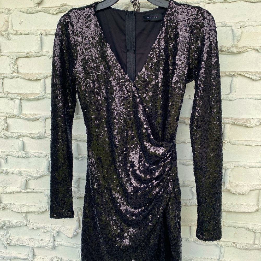 🎄Sequin black wrap dress, size small. Christmas party chic! 🎄
